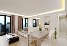 Apartmánový dom Prora Solitaire - realizácia bielych interiérových dverí PRÜM Royal 251