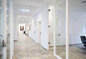 Biele interiérové dvere PRÜM Standard, povrch dverí Biela exclusív, presklená stena - sklo Float číry
