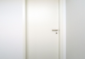 Bielo lakované interiérové dvere PRÜM Royal 251, povrch dverí Biela exklusív