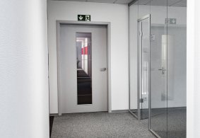 Presklené laminátové interiérové dvere PRÜM Royal 110-LA3, povrch dverí - CPL laminát - Sivý, sklo DUO 151-2