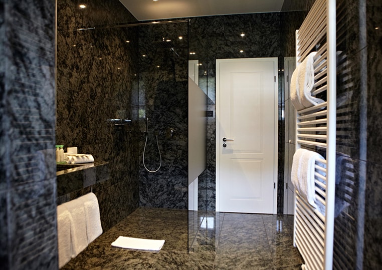 Biele lakované luxusné dvere do kúpeľne PRÜM Profila PF2